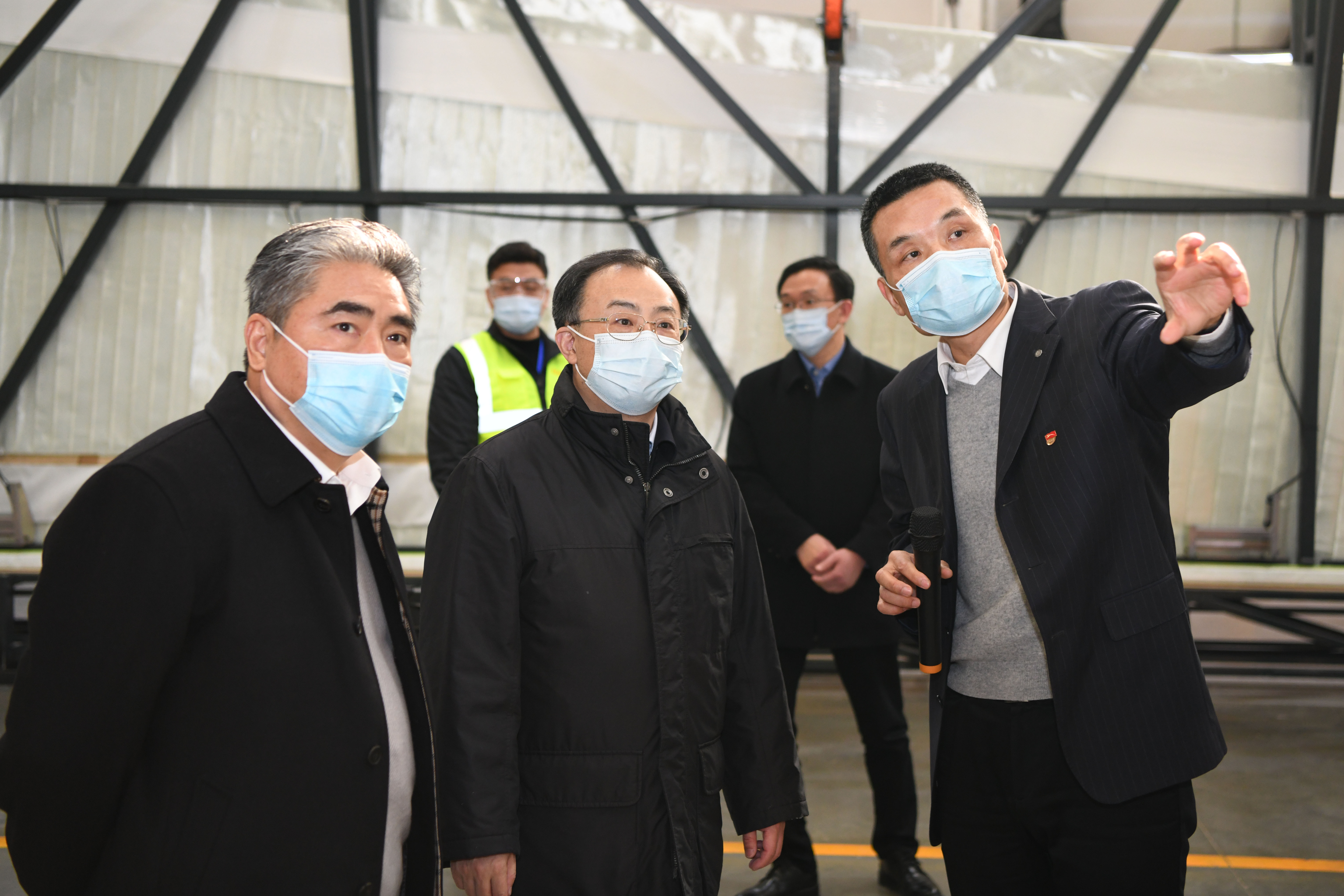 副本-江蘇省省長(cháng)吳政隆調研中復連眾風(fēng)機葉片項目.jpg
